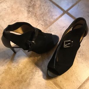 Michael Kors Peep toe heel with strap (9.5)